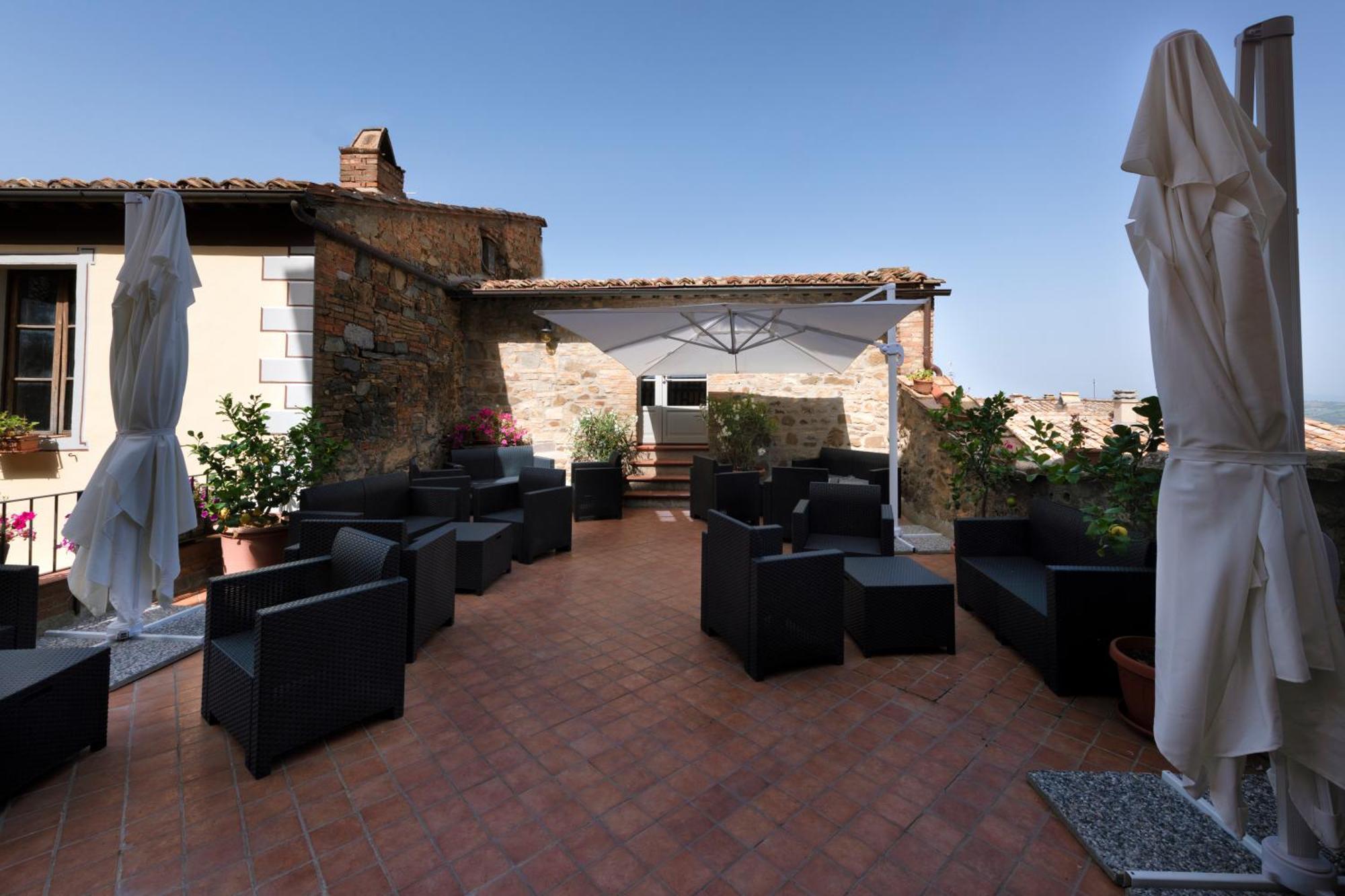 Bed and Breakfast Il Palazzo Del Cardinale à Montalcino Extérieur photo