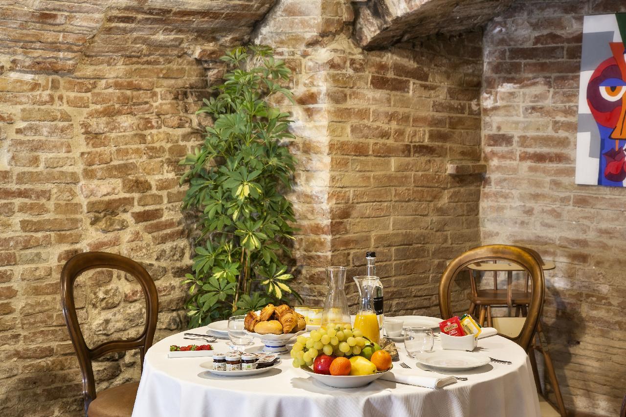 Bed and Breakfast Il Palazzo Del Cardinale à Montalcino Extérieur photo